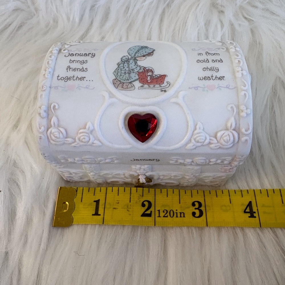 Precious Moments Collection Vintage Charming White Trinket Box with Heart Accent - Picture 8 of 9